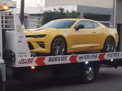 Remolque de vehículo accidentado en Zona Sur - JMC